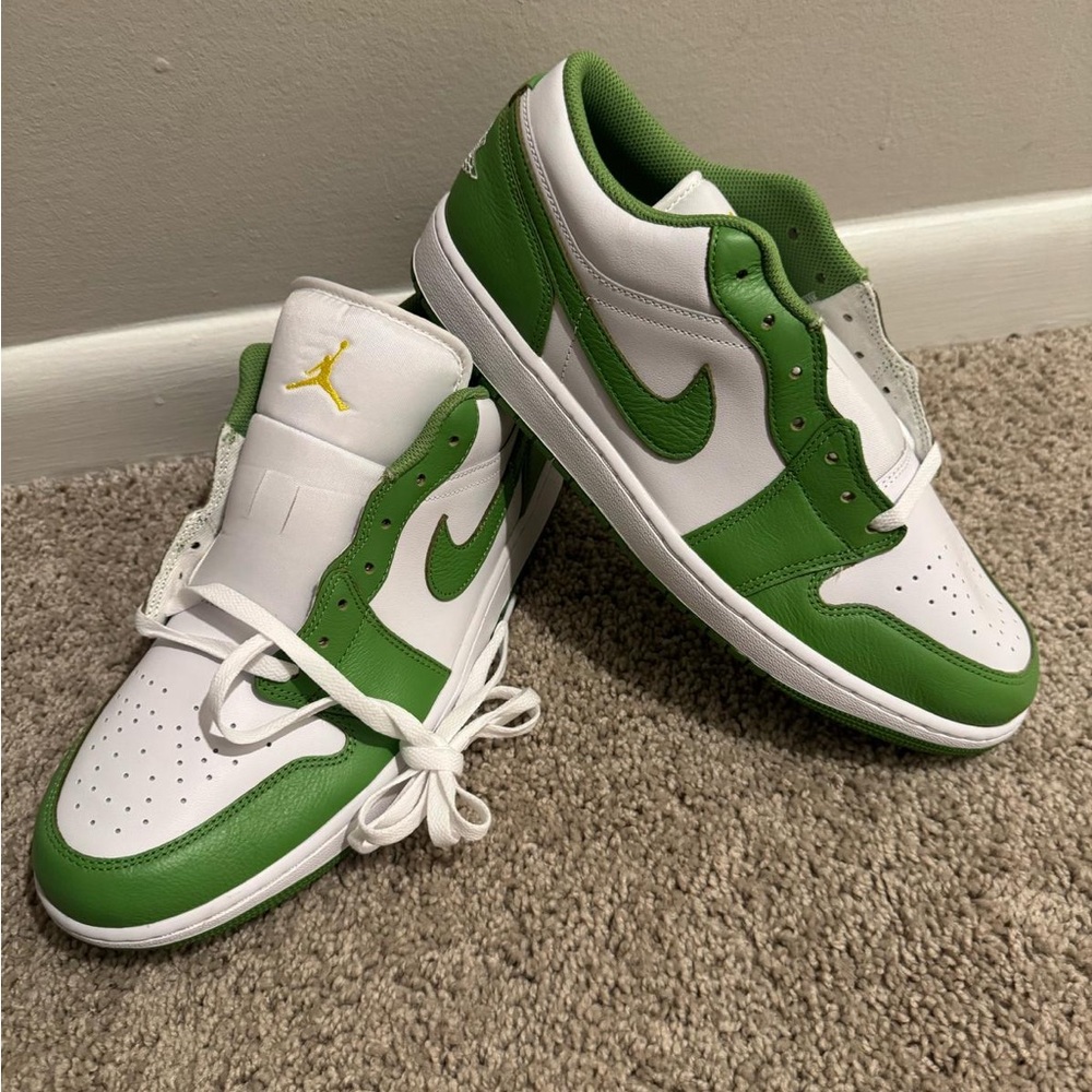 Nike Green and White Sneakers Classic Design